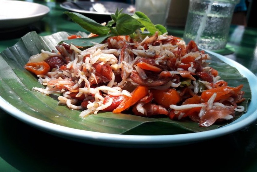 Menu teri melinjo dari SoulFood yang terletak di kawasan Gunawarman, Jakarta Selatan.