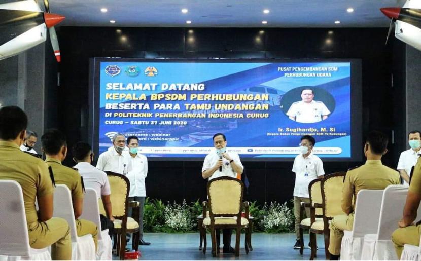  Menuju masa New Normal proses belajar dan mengajar pada kampus kedinasan yang berada di bawah Kementerian Pehubungan telah di mulai, sejumlah persiapan dan antisipasi dilakukan. Pada kunjungannya, Kepala Badan Pengembangan Sumber Daya Manusia Perhubungan (BPSDMP), Sugihardjo mengapresiasi protokol kesehatan yang diterapkan oleh Politeknik Penerbangan Indonesia (PPI) Curug.