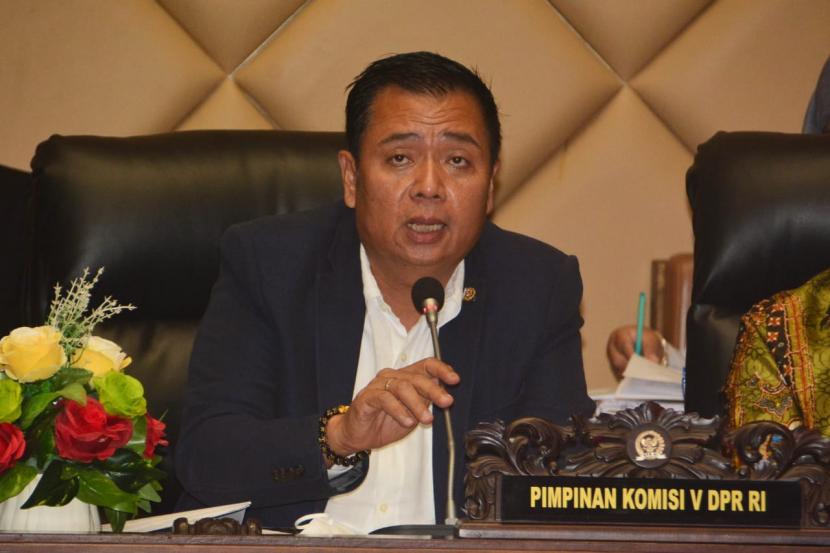 Menurut Ketua Komisi V DPR RI Lasarus listrik masih jadi barang mewah di Ketungau.