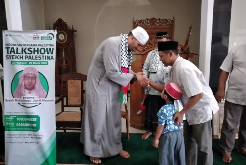 Menyambut bulan suci Ramadhan yang tinggal menghitung hari, LAZ Harfa bersama Syekh asal Palestina Mohammad Jamil Alzaanin mengadakan talkshow di kota Serang, Banten. Acara yang bertajuk 