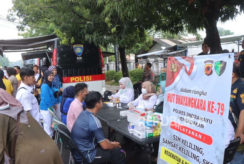 Menyambut Hari Bhayangkara ke-79, Polres Indramayu menggelar Car Free Day (CFD) di Alun-alun Indramayu, Ahad (22/6/2025).Kegiatan ini dirangkai dengan berbagai pelayanan publik untuk masyarakat.