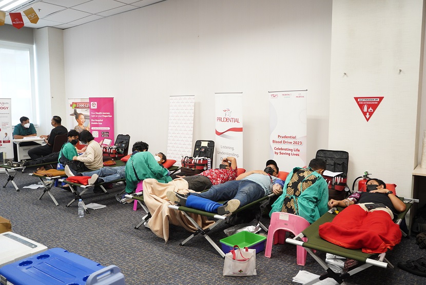 Menyambut hari donor darah sedunia, PT Prudential Life Assurance (Prudential Indonesia), melibatkan peran aktif karyawan, tenaga pemasar, dan nasabah untuk membantu sesama melalui kegiatan donor darah yang digelar selama 4 hari pada tanggal 30-31 Mei dan 12-13 Juni 2023.