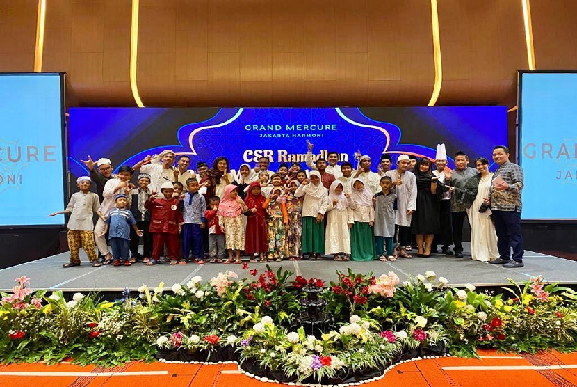 Menyambut Hari Raya Idul Fitri, Grand Mercure Jakarta Harmoni menyelenggarakan kegiatan CSR (Corporate Social Responsibility) pada Jumat (14/4/2023) di City Grand Ballroom. Dalam kesempatan kali ini, Grand Mercure Jakarta Harmoni mengundang warga sekitar hotel, tepatnya anak-anak bimbingan Ustaz Arie dari Taman Pendidikan Al-Qur’an (TPA) Darrusaadah Batu Ceper. 