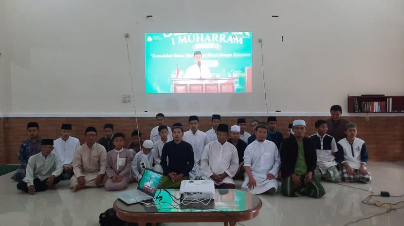 Menyambut tahun baru Islam 1 Muharram 1444 H, puluhan santri Tahfidz Baitul Quran Hidayatullah Medan dan mahasantri Sekolah Dai mitra binaan BMH   Sumut)  mengikuti event Semarak 1 Muharram yang digelar secara hybrid oleh Hidayatullah, Sabtu (30/7).  