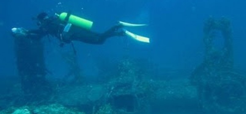 Menyelam di sekitar situs pesawat Jepang di Morotai, Maluku Utara