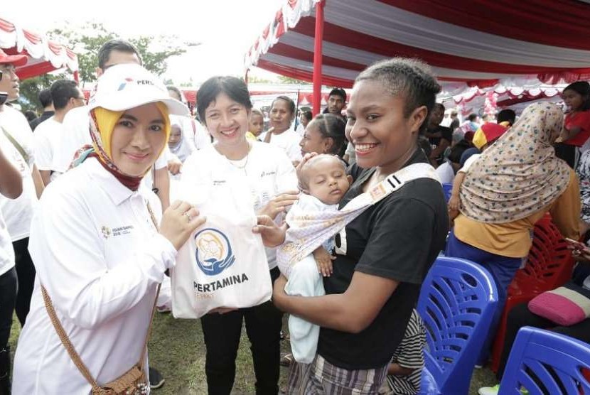 Menyemarakkan HUT Kemerdekaan Ke-73 RI dan Asian Games 2018, PT Pertamina (Persero) menyalurkan bantuan Corporate Social Responsibility (CSR) di Papua sebesar Rp 3,4 miliar.