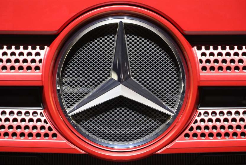 Mercedes-Benz tarik model C-class, E-class, V-class, GLK-class, CLS-class, SLC-class, GLC SUV, dan VS20 VITO di China karena masalah kebocoran bahan bakar.