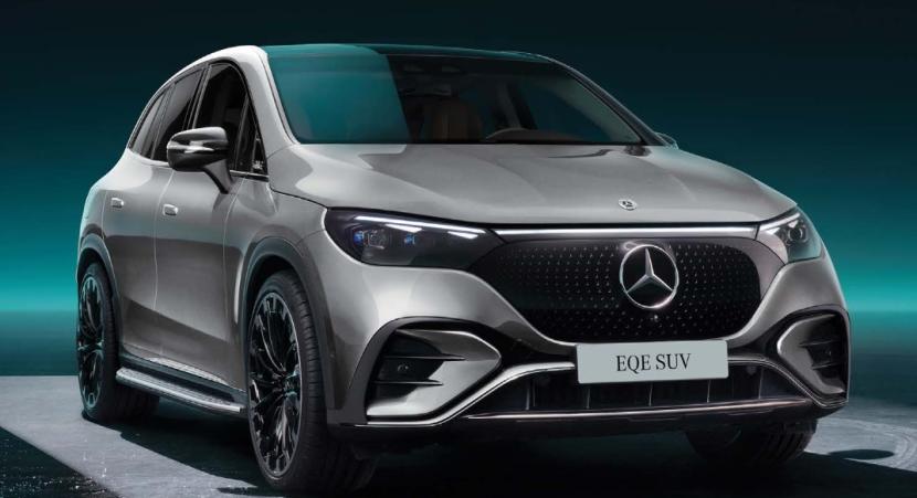  Mercedes-Benz Indonesia meluncurkan mobil listrik terbarunya, EQE SUV, dengan harga Rp 2,85 miliar (off the road Jakarta).