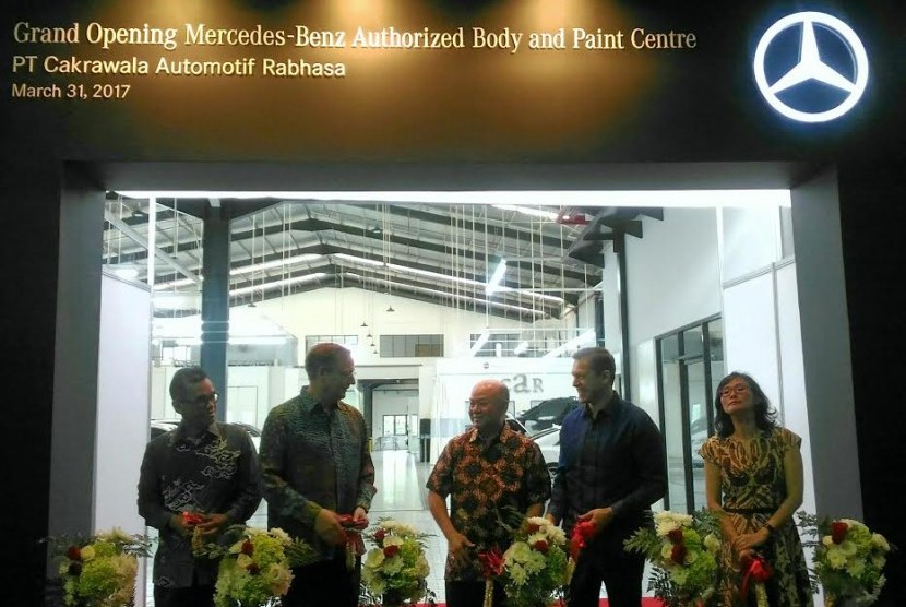 Mercedes Benz menghadirkan fasilitas Authorized Body & Paint Centre di Pamulang.