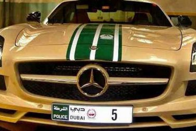 Mercedes yang digunakan kepolisian Dubai