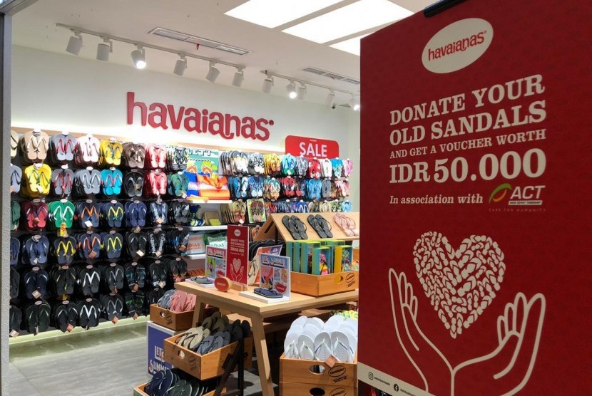 Merek sandal ikonik asal Brazil, Havaianas menggandeng ACT memulai kampanye Donate Your Old Sandals, Kamis (7/11)
