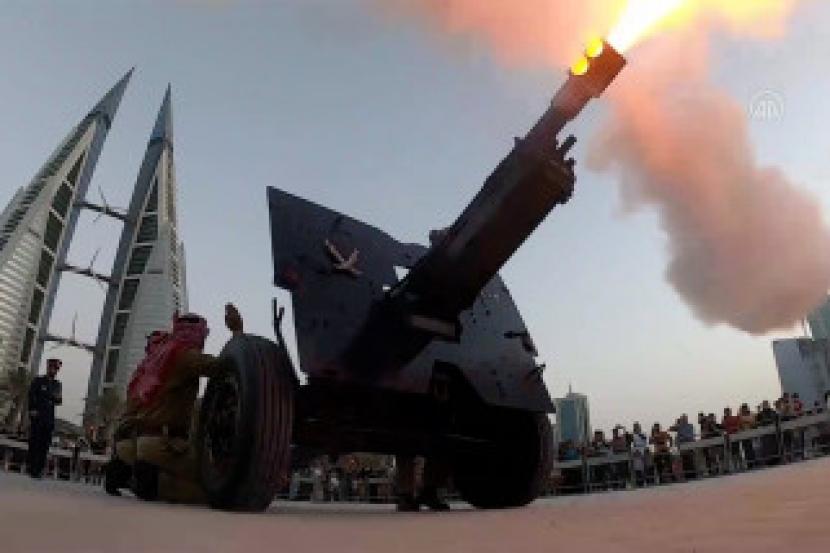 Meriam tanda buka puasa di Bahrain. Kini tradisi lama di Timur Tengah itu kembali hidup. 