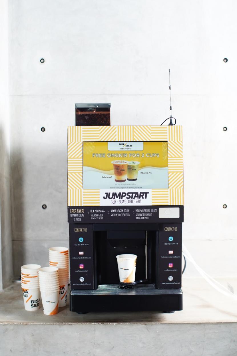 Mesin kopi dengan teknologi AI JumpStart Coffee.