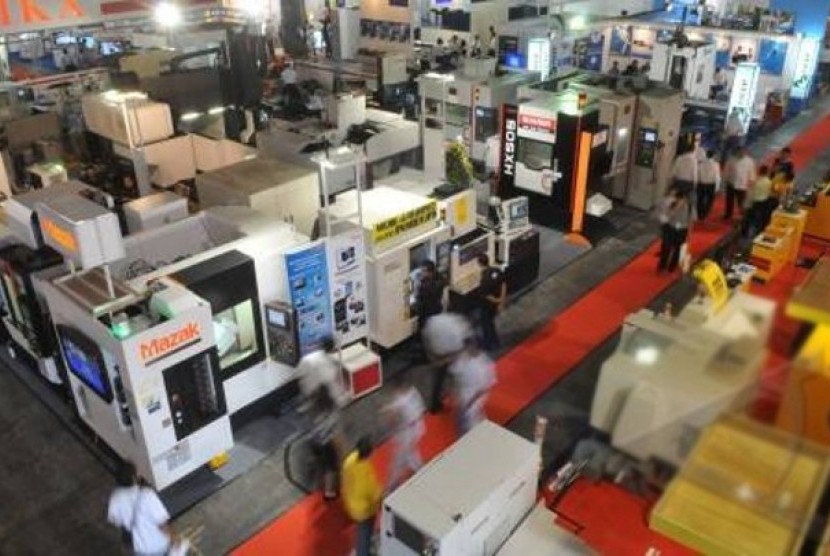Mesin-mesin industri dipajang dalam pameran manufaktur di Jakarta