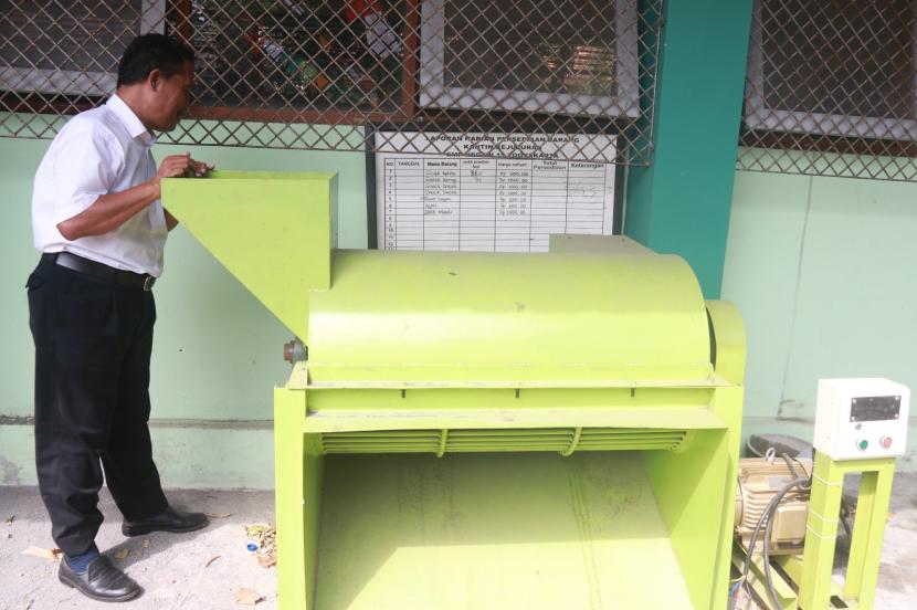 Mesin pemilah sampah milik SMP Negeri 15 Yogyakarta.