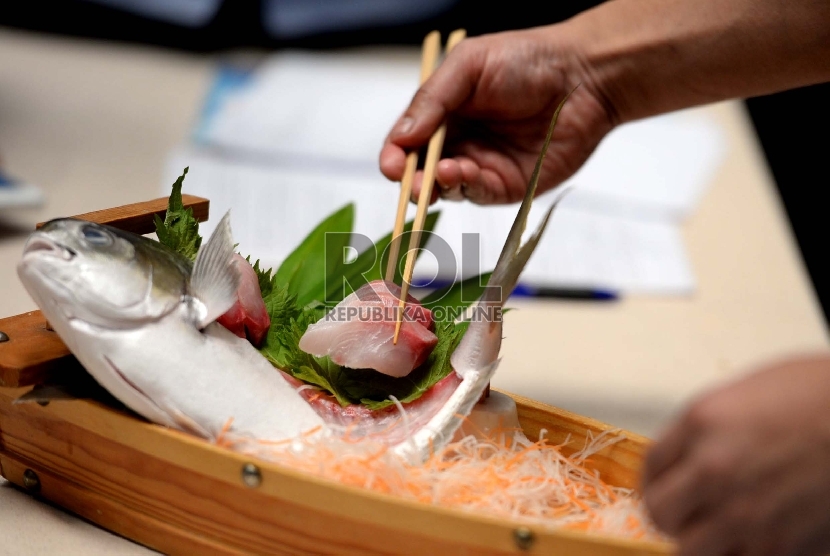 Meski restoran sushi tumbuh berkembang di Tanah Air, keahlian chef sushi Indonesia namun belum sanggup membawa mereka bersaing dengan chef sushi dari negara lain.