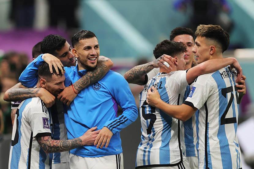 Messi, Alvarez, dan rekan setim merayakan gol Argentina ke gawang Kroasia, Rabu 14 Desember 2022, dini hari WIB.