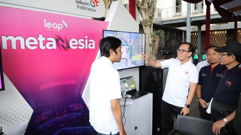 Direktur Digital Business Telkom Fajrin Rasyid luncurkan dunia virtual Masjid Istiqlal yakni Istiqlalverse dalam MetaNesia, platform metaverse pertama di Indonesia, Rabu (22/2/2023)..