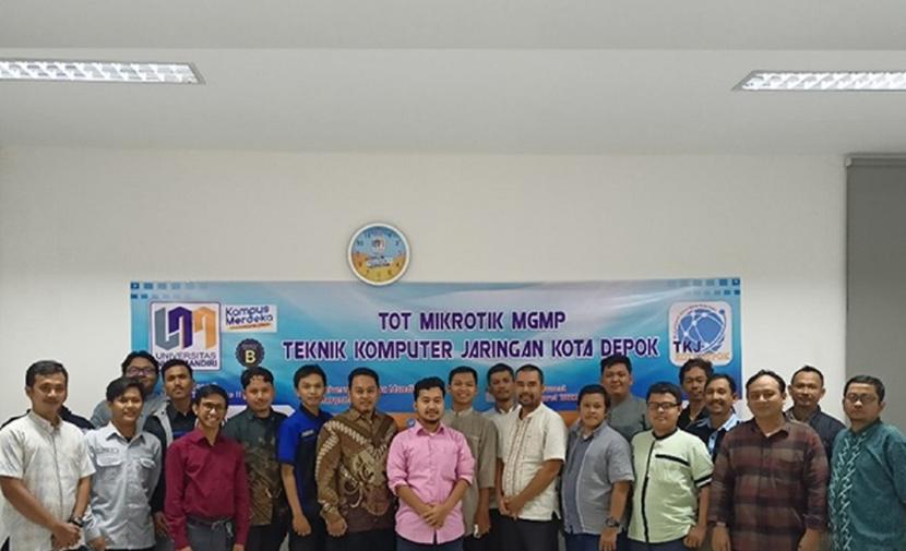 MGMP (Musyawarah Guru Mata Pelajaran) Teknik Komputer Jaringan (TKJ) kota Depok, mengadakan kegiatan sertifikasi trainer mikrotik untuk tingkatkan kualitas pembelajaran di sekolah yang bekerja sama dengan Universitas Nusa Mandiri (UNM) kampus Margonda, Depok.