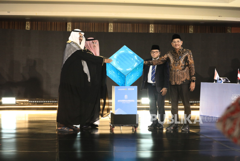 MWL Bagikan 300 Mushaf Braille Elektronik Kala Hafidz Disabilitas Netra Berkompetisi di Jakarta