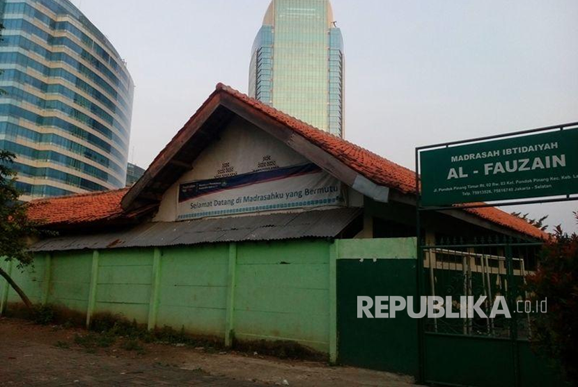 MI al-Fauzain tetap eksis di tengah himpitan gedung pencakar langit