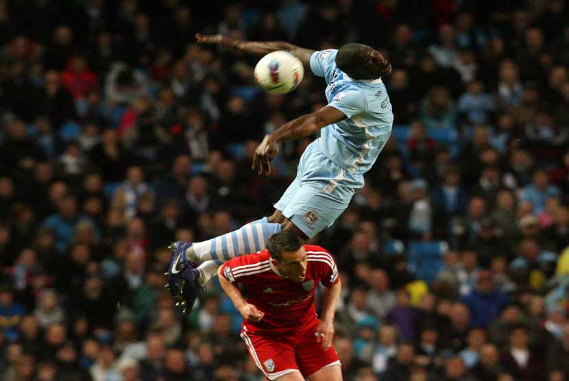 Micah Richards (atas) 