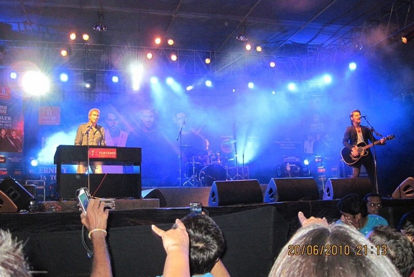  Michael Learns to Rock play a sing-back show at Palace Grounds in Bangalore, India, in 2010 (file photo)