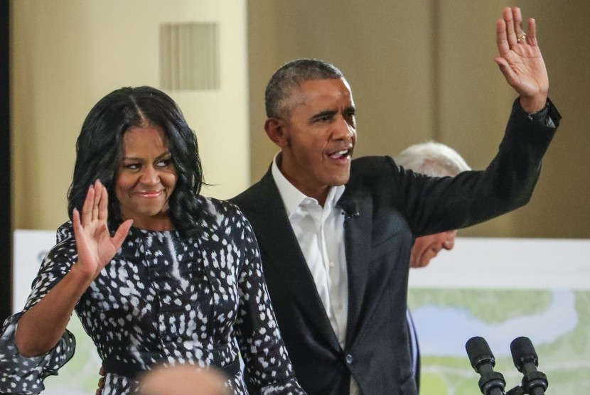 Michelle Obama dan Barack Obama. Keluarga Obama menulis pesan penghormatan untuk Chadwick Boseman. Ilustrasi.