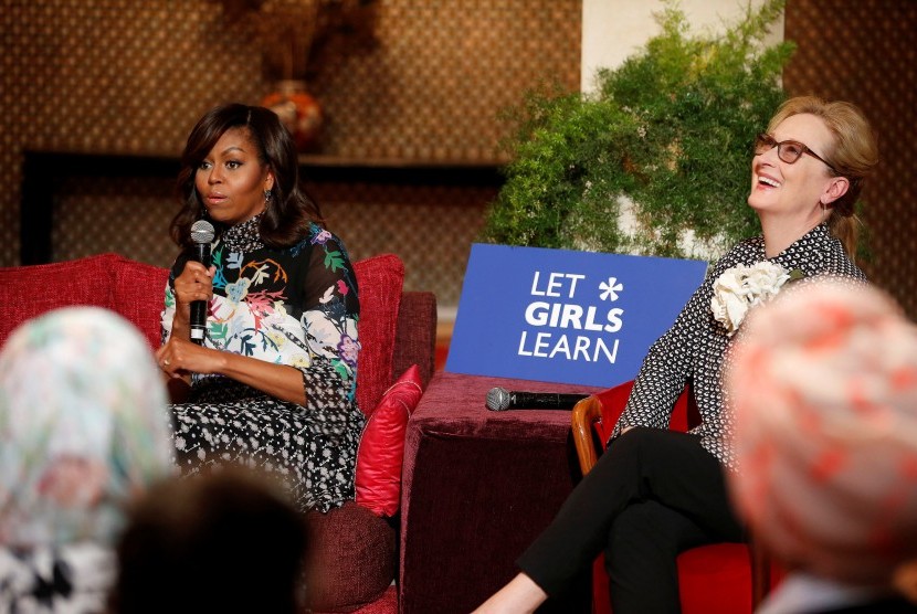 Michelle Obama dan Meryl Streep berbicara di Maroko terkait kampanye 'Let Girls Learn'.