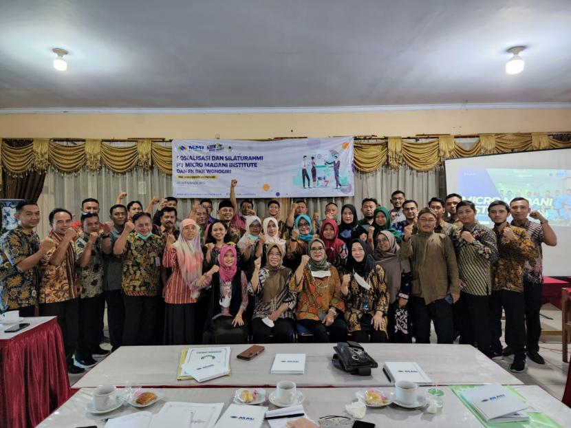 Micro Madani Institute (MMI) yang merupakan afiliasi dari BUMN Permodalan Nasional Madani (PNM) melakukan penandatanganan kerjasama dengan Sekolah Menengah Kejuruan (SMK) se-Wonogiri, Jawa Tengah.