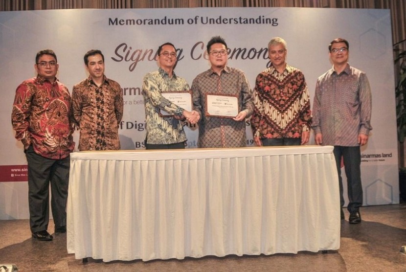 Microsoft dan Sinar Mas Land menandatangani Nota Kesepahaman (MoU) hari ini untuk berkolaborasi dalam mentransformasi BSD City menjadi integrated smart city berskala besar dan inovatif pertama di Indonesia. 