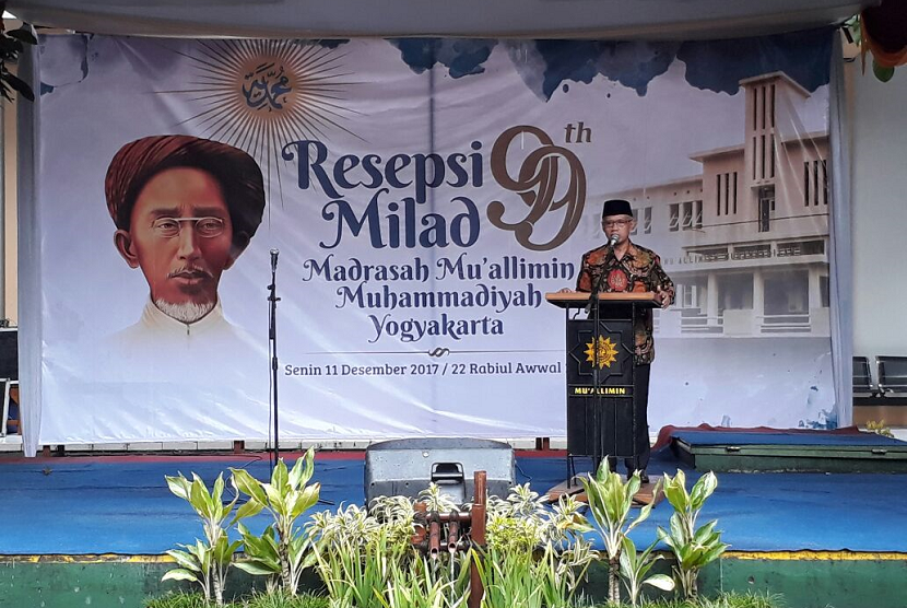 Milad dibuka Direktur Madrasah Mu'allimin Muhammadiyah Yogyakarta dan disii tausiyah Ketua Umum PP Muhammadiyah Haedar Nashir. Senin (11/12).