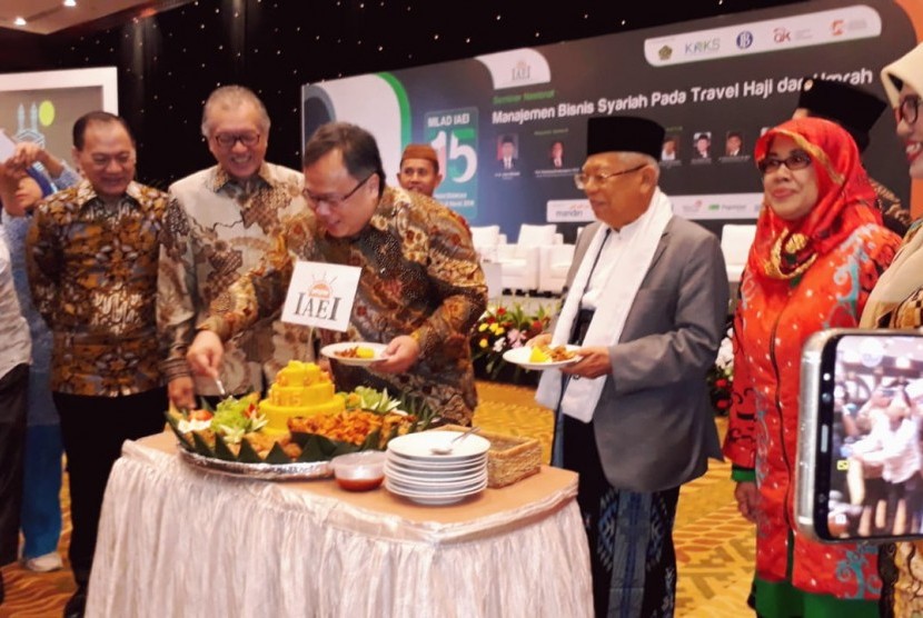 Milad IAEI. Ikatan Ahli Ekonomi Islam (IAEI) meresmikan miladnya yang ke-15 tahun di Hotel Bidakaran, Jakarta, Rabu (6/3). 