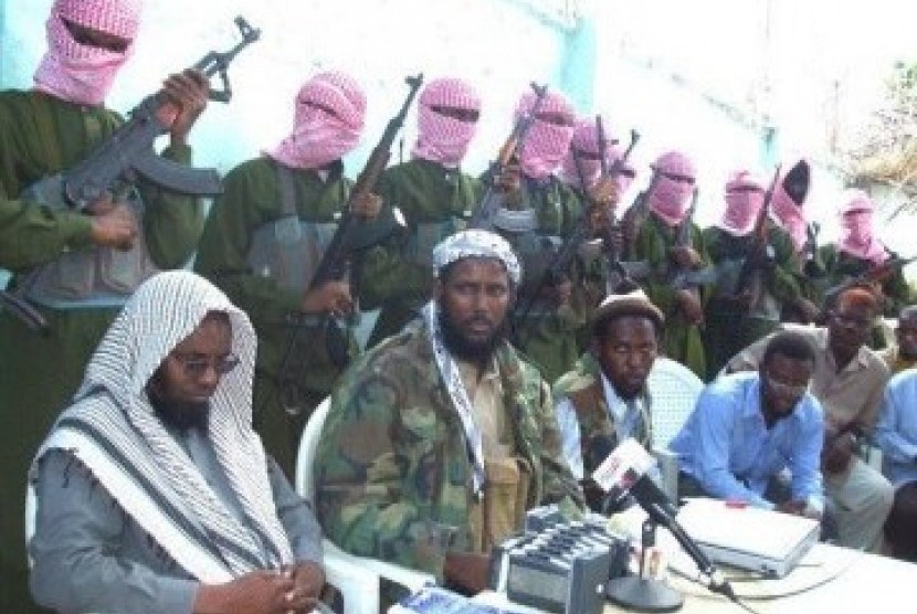 Milisi  Al-Shabaab dan pemerintah transisi Somalia saling klaim kebenaran.