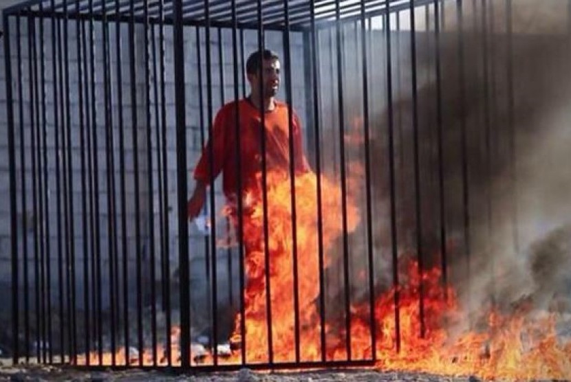 Militan ISIS gemar membakar lawan-lawannya.