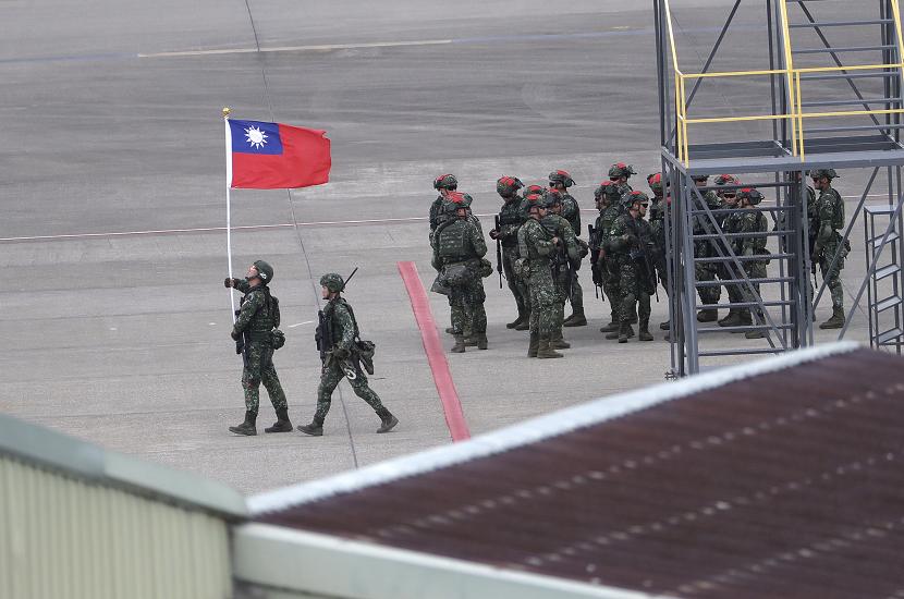 Militer Taiwan melakukan latihan anti-pengambilalihan di bandara internasional (ilustrasi).Amerika Serikat (AS) mengumumkan paket bantuan senjata ke Taiwan senilai 345 juta dolar AS. 