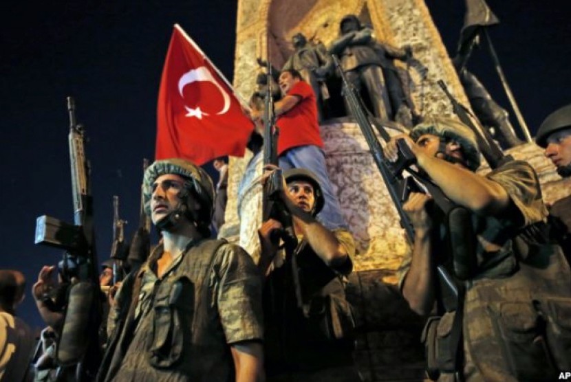 Turki di bawah Presiden Erdogan melakukan tekanan terhadap Kurdi. Militer Turki