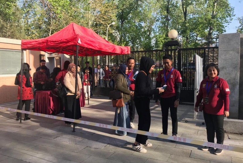 Millennials dominated the voting for the 2019 election at the Indonesian Embassy in Beijing on Sunday.