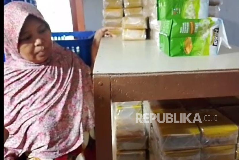 Mimpi Warnengsih (55 tahun) untuk menunaikan ibadah haji ke Tanah Suci akhirnya terwujud.