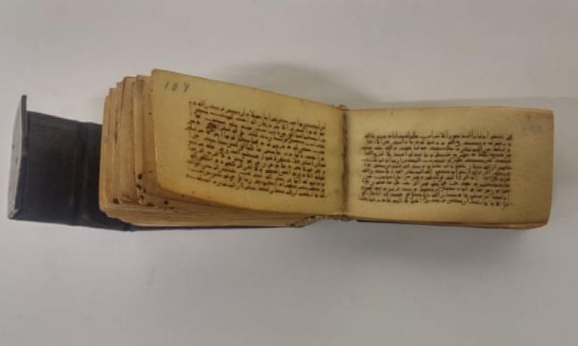 Israel Gratiskan Akses 2.500 Teks Langka Dunia Islam. Miniatur Alquran dari abad ke-10 yang disimpan di Perpustakaan Nasional Israel (NLI).