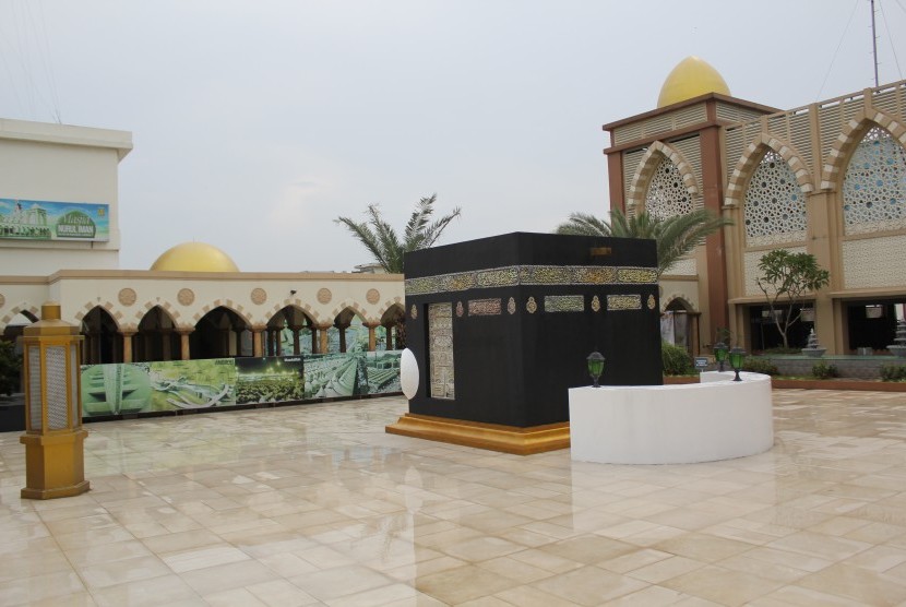 Miniatur Kabah di Masjid Nurul Iman, Blok M Square, Jakarta Selatan. 