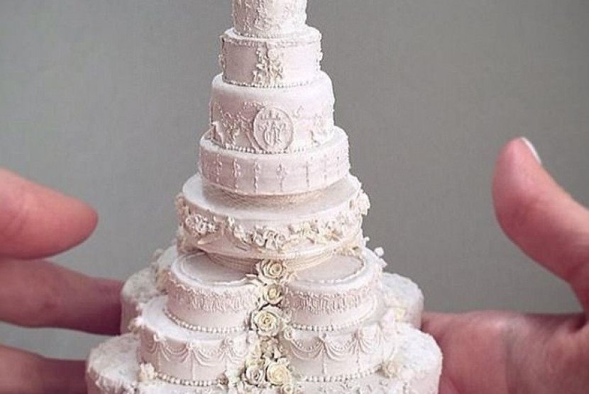 miniatur kue pernikahan