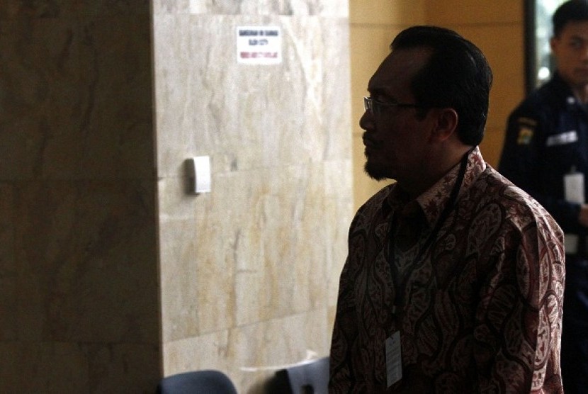 Minister of Agriculture Suswono arrives at Corruption Eradication Commission (KPK) office in Jakarta, on Monday.
