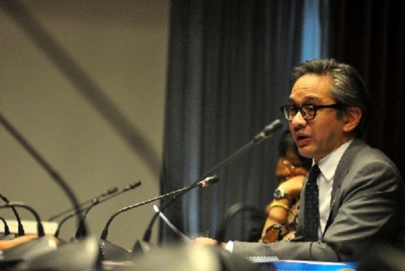 Minister of Foreign Affairs Marty Natalegawa explains the outlook of Indonesian foreign policy in 2013 in Jakarta on Friday.