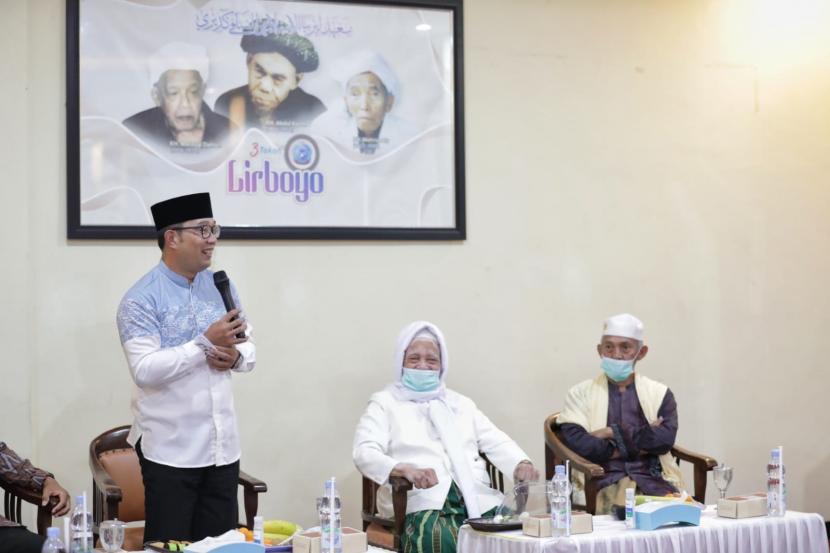 Ridwan Kamil. Ridwan Kamil bertemu dengan sejumlah pengasuh Pesantren Lirboyo. 
