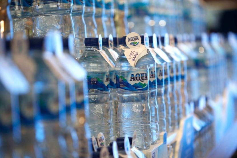 Minuman air kemasan Aqua