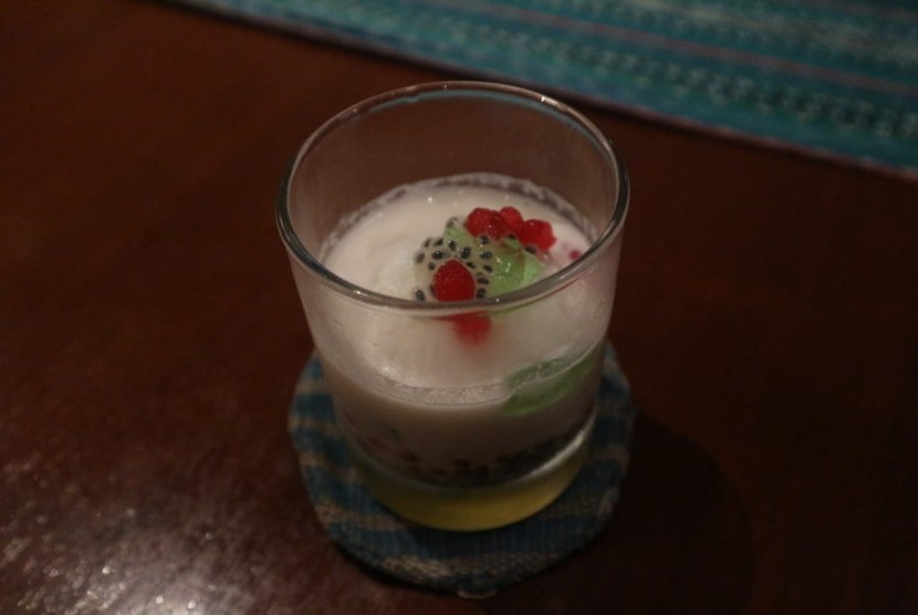Minuman Laksamana Mengamuk yang berisi mangga dan santan terinspirasi dari cerita rakyat Siak.