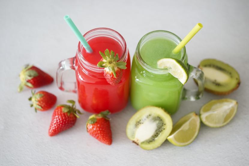 Minuman segar berbahan agar atau jeli yang dipadukan dengan buah bisa menjadi alternatif minuman menyegarkan saat cuaca panas (ilustrasi).
