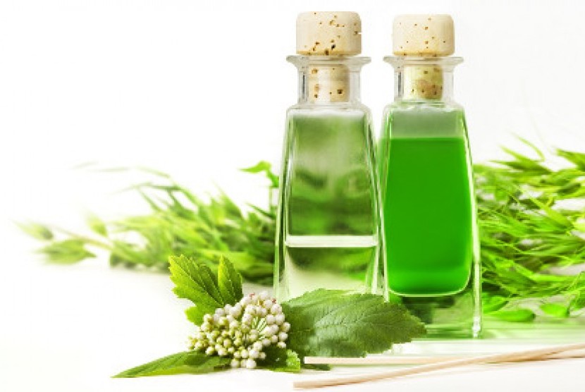 minyak esensial aromaterapi (ilustrasi)