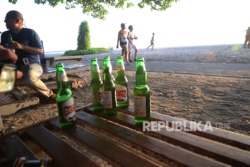 Miras, minuman beralkohol di salah satu kawasan hotel di Bali. Kamis (19/5). (Republika/Musiron)